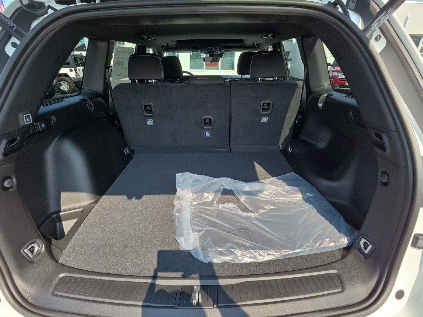 New 2025 Jeep Grand Cherokee Laredo X w/ Luxury Tech Group I image 24