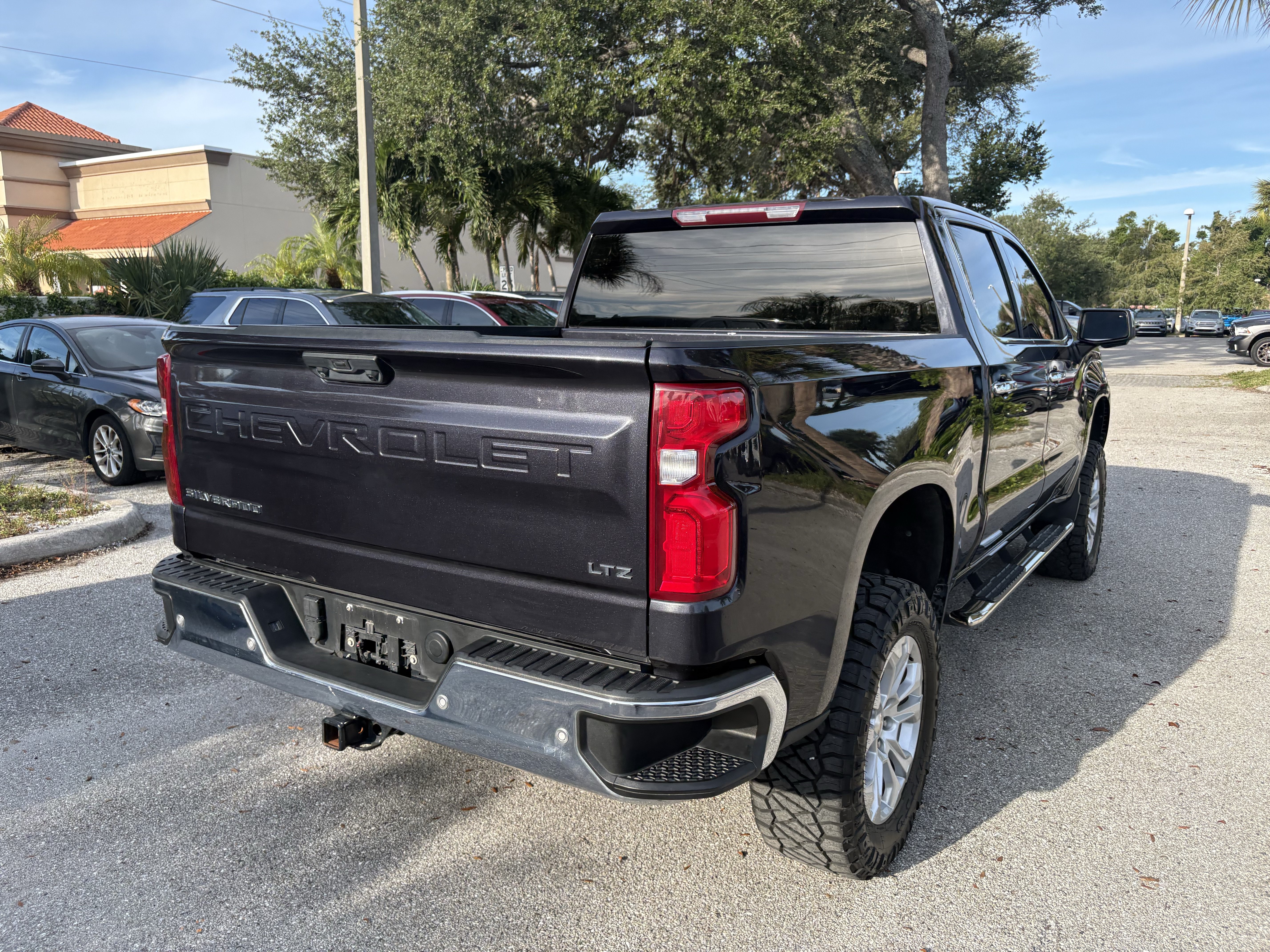 Used 2023 Chevrolet Silverado 1500 LTZ AWD/4WD image 7