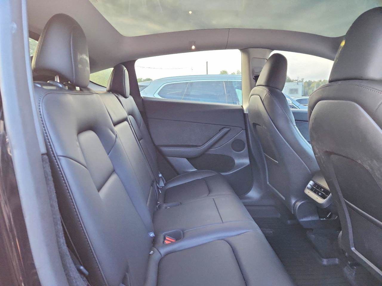Used 2025 Tesla Model Y Long Range AWD/4WD image 7