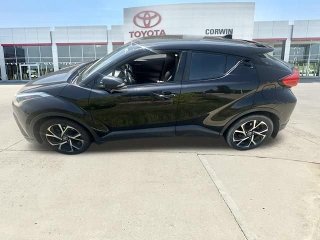 Used 2018 Toyota C-HR XLE FWD image 12