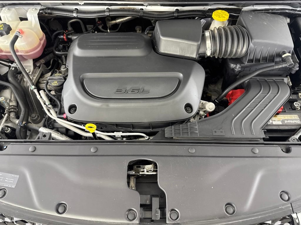Used 2023 Chrysler Pacifica Touring-L FWD image 19
