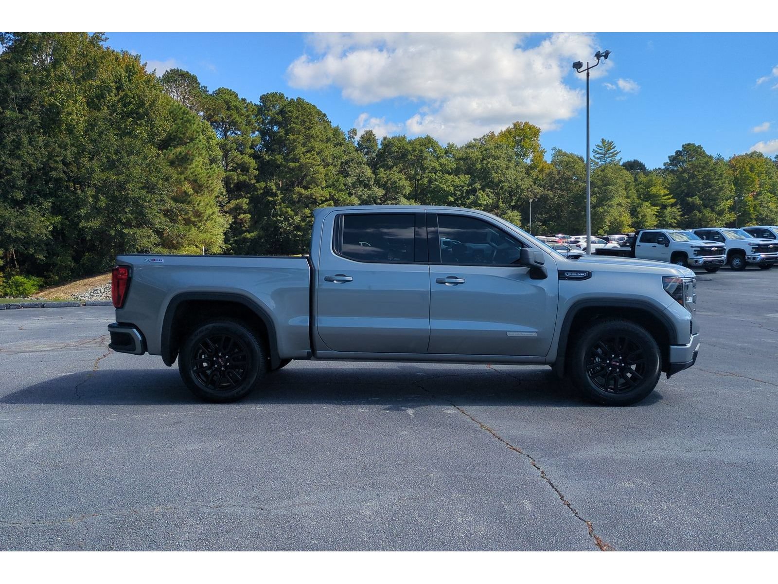 Used 2023 GMC Sierra 1500 Elevation w/ X31 Off-Road Package AWD/4WD image 10