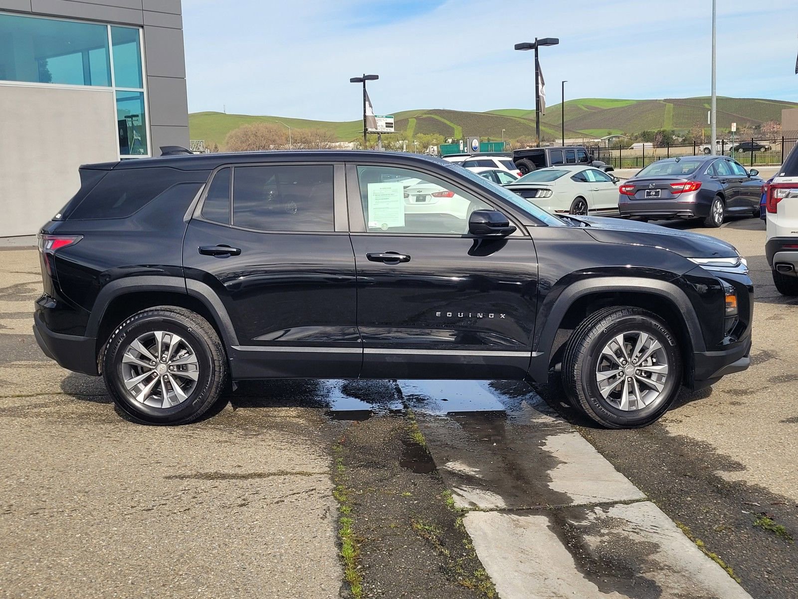 Used 2025 Chevrolet Equinox LT image 3