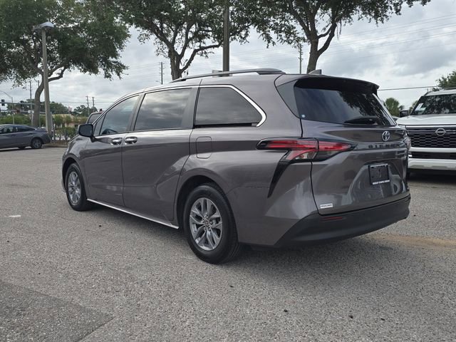 Used 2022 Toyota Sienna XLE FWD image 6