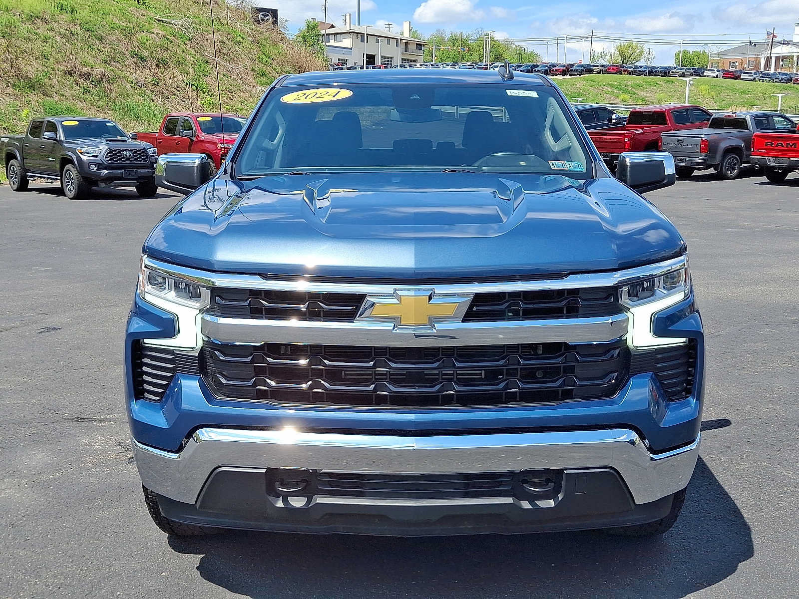 Used 2024 Chevrolet Silverado 1500 LT AWD/4WD image 2