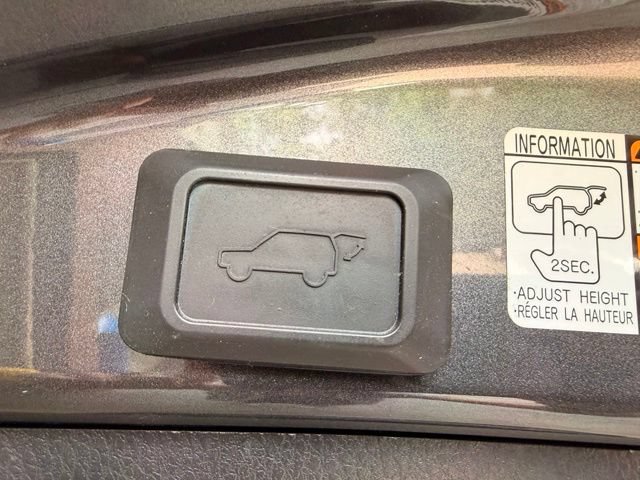 Used 2017 Toyota RAV4 XLE AWD/4WD image 11