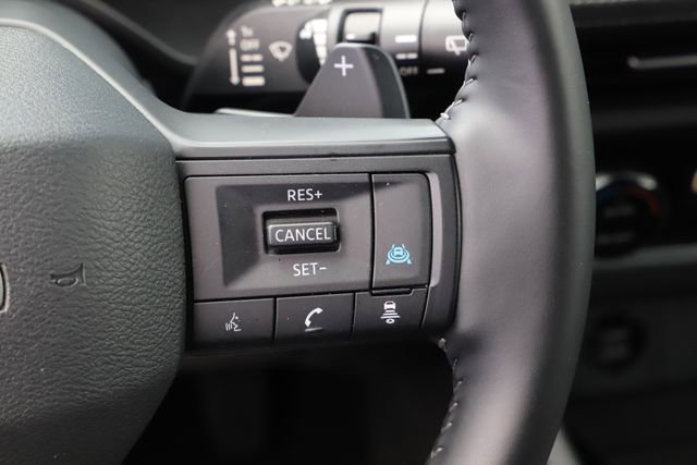 Used 2025 Nissan Rogue SV AWD/4WD image 25