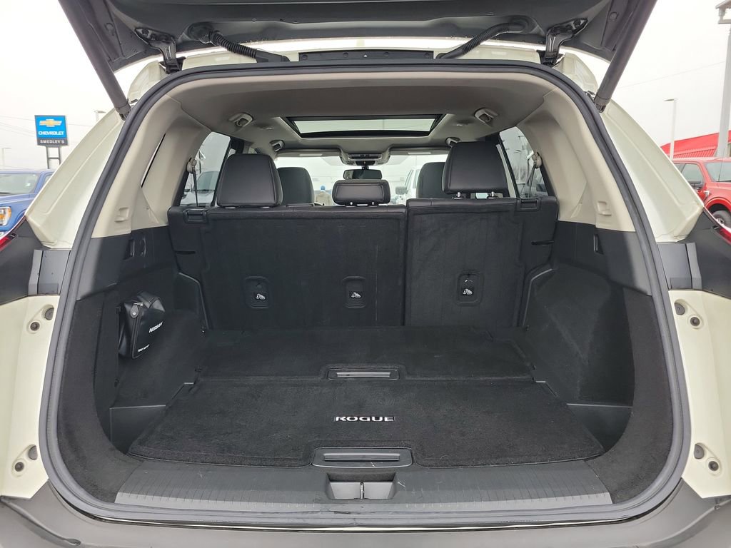 Used 2021 Nissan Rogue Platinum image 10