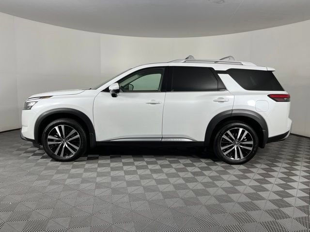Used 2025 Nissan Pathfinder Platinum w/ Cargo Package FWD image 7