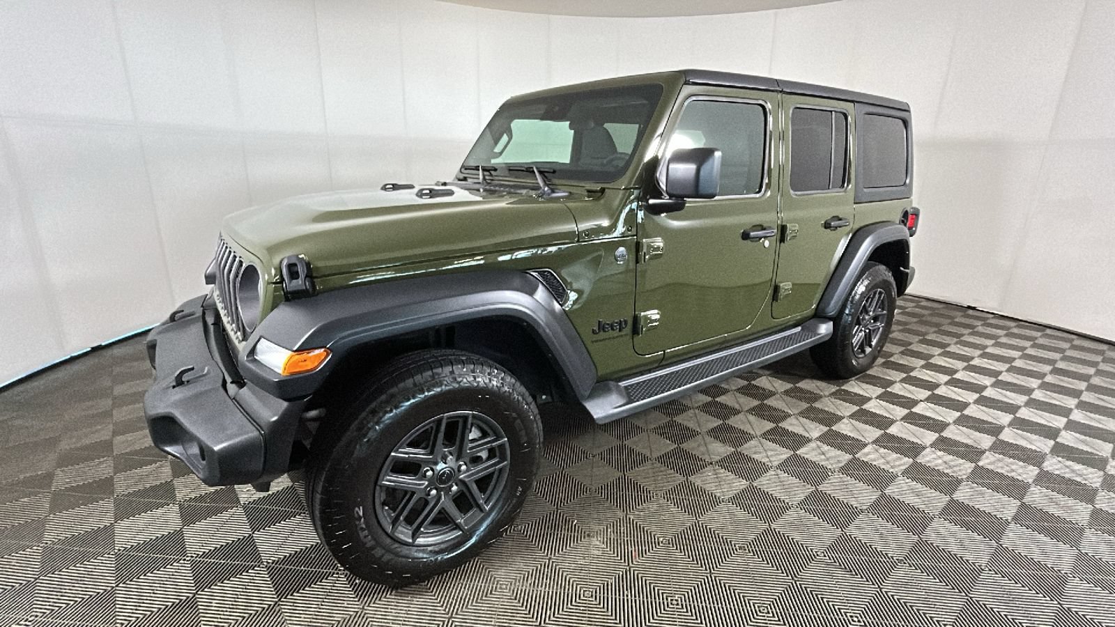 Used 2024 Jeep Wrangler Unlimited Sport AWD/4WD image 8