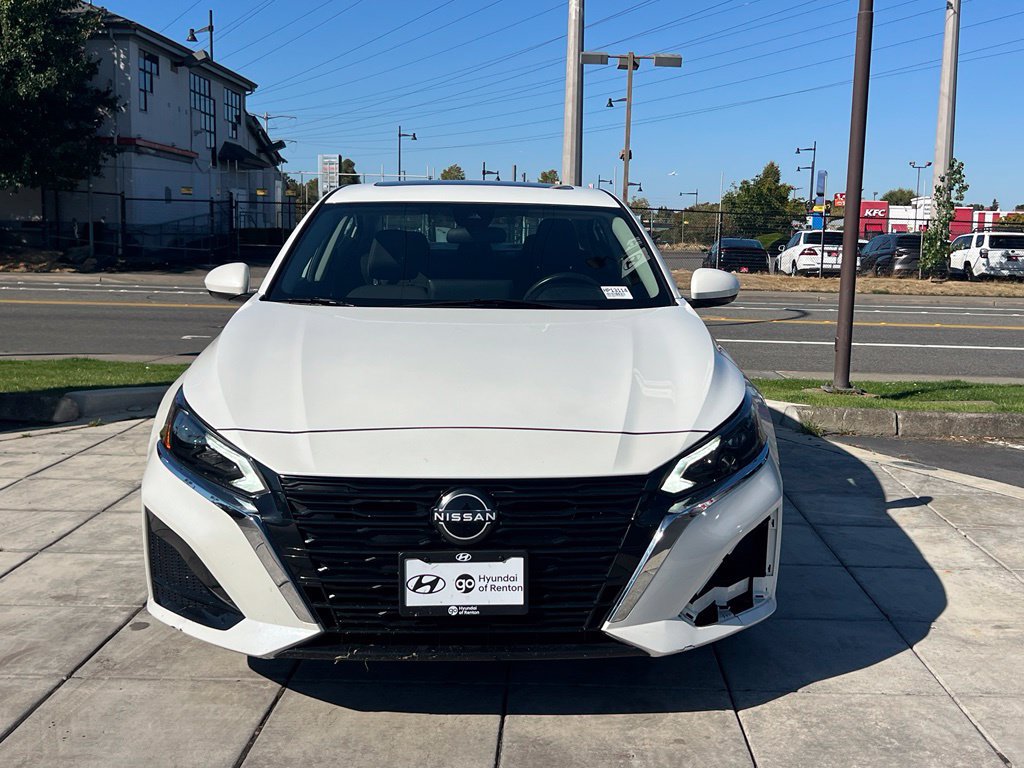 Used 2023 Nissan Altima 2.5 SV w/ SV Premium Package AWD/4WD image 4