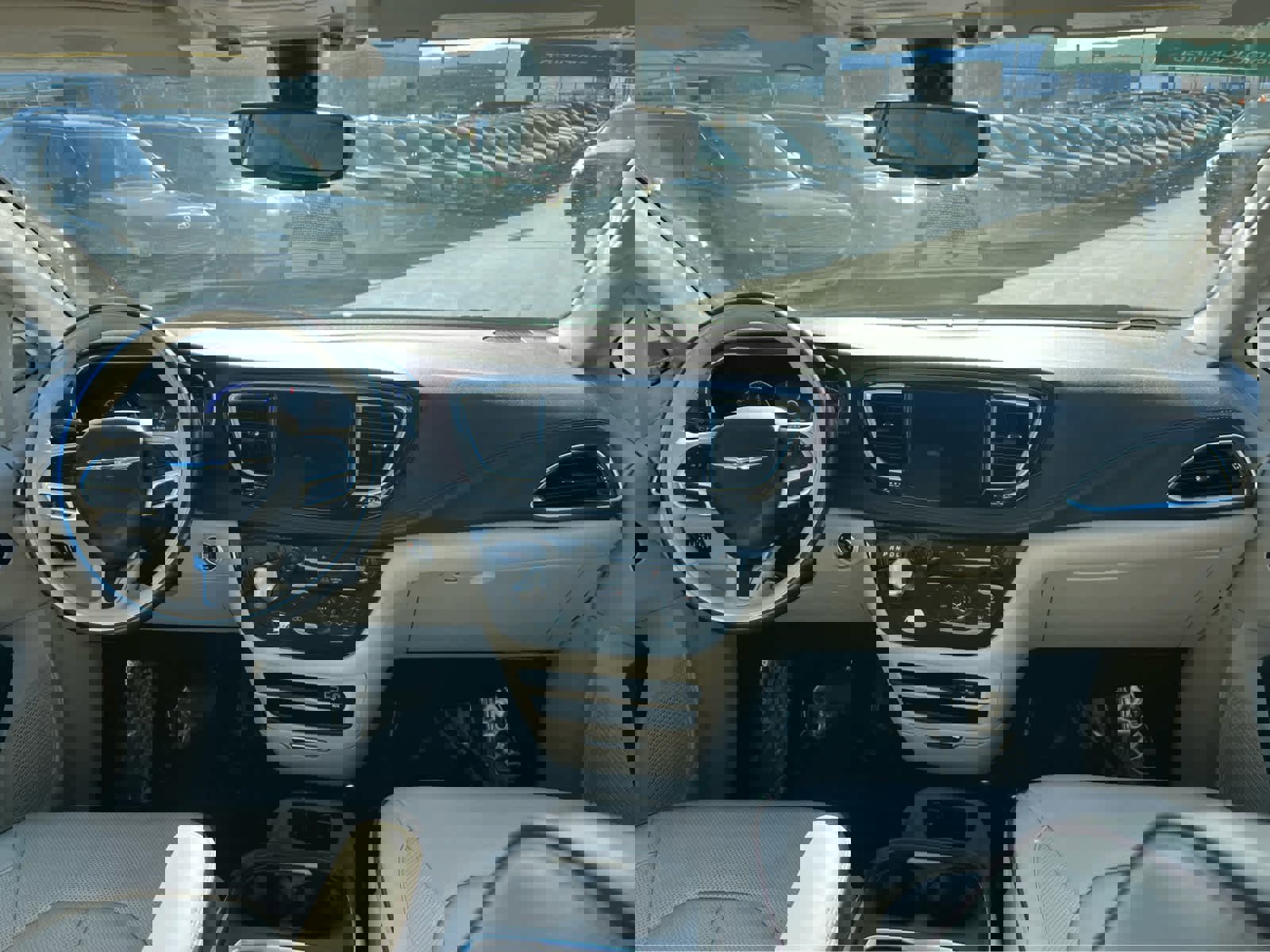 Used 2020 Chrysler Pacifica Limited image 24