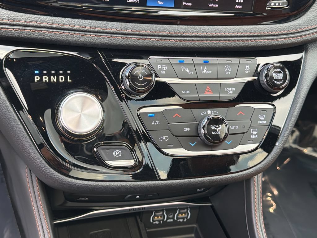 Used 2024 Chrysler Pacifica Pinnacle AWD/4WD image 30