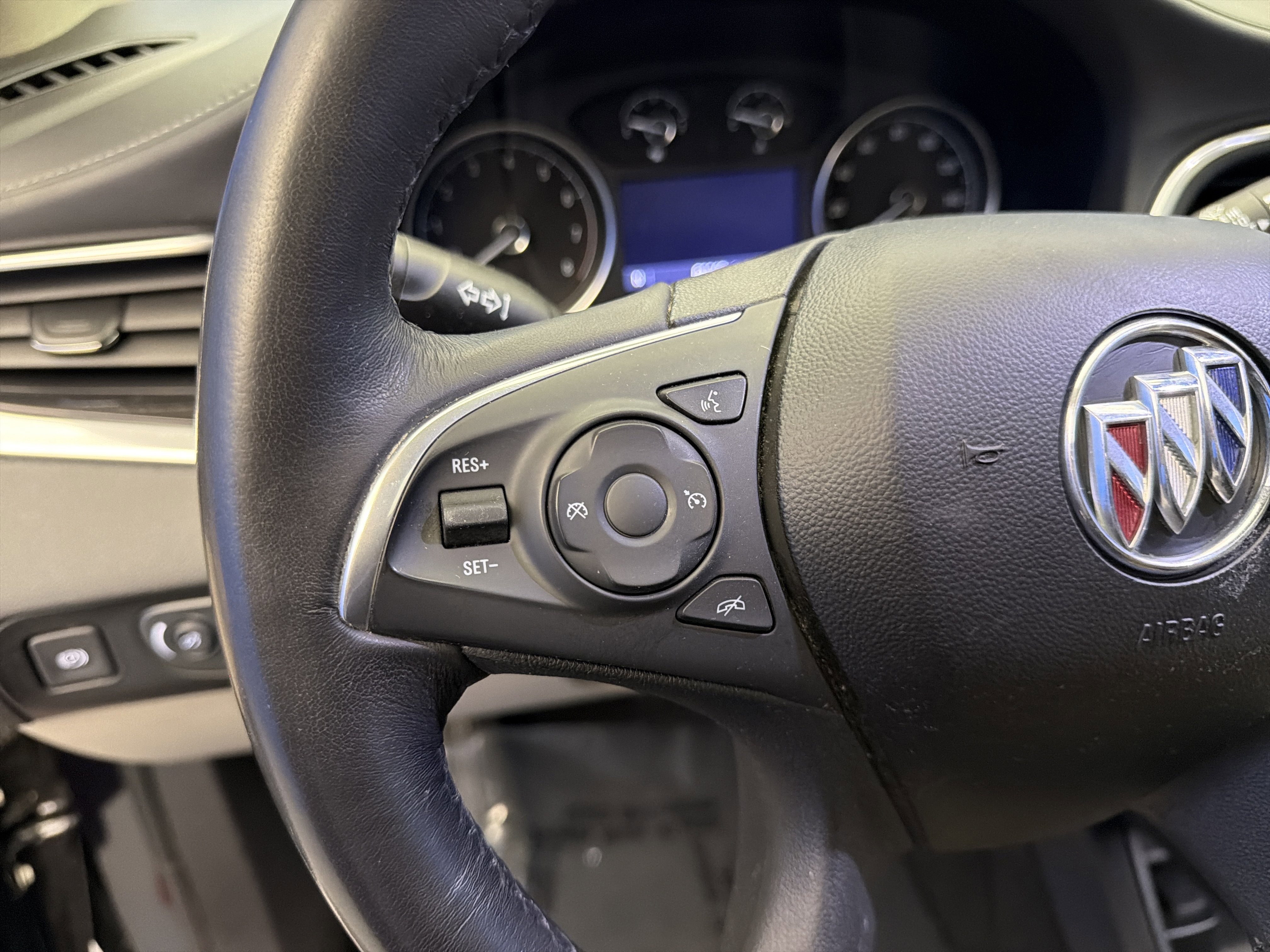 Used 2020 Buick Enclave Essence w/ Sound and Sites Package AWD/4WD image 16