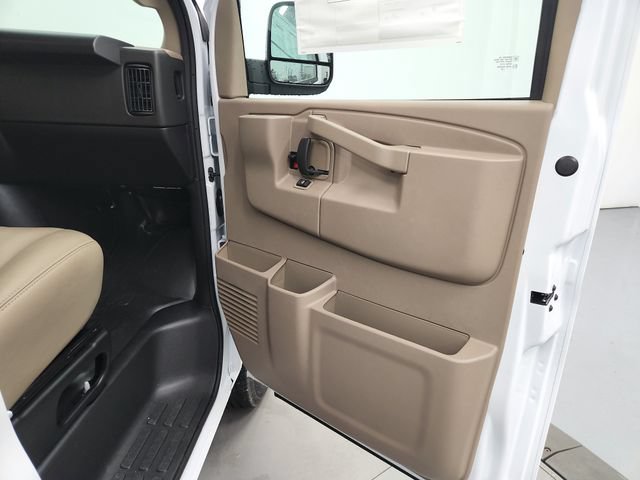 New 2026 Chevrolet Express 3500 RWD image 32