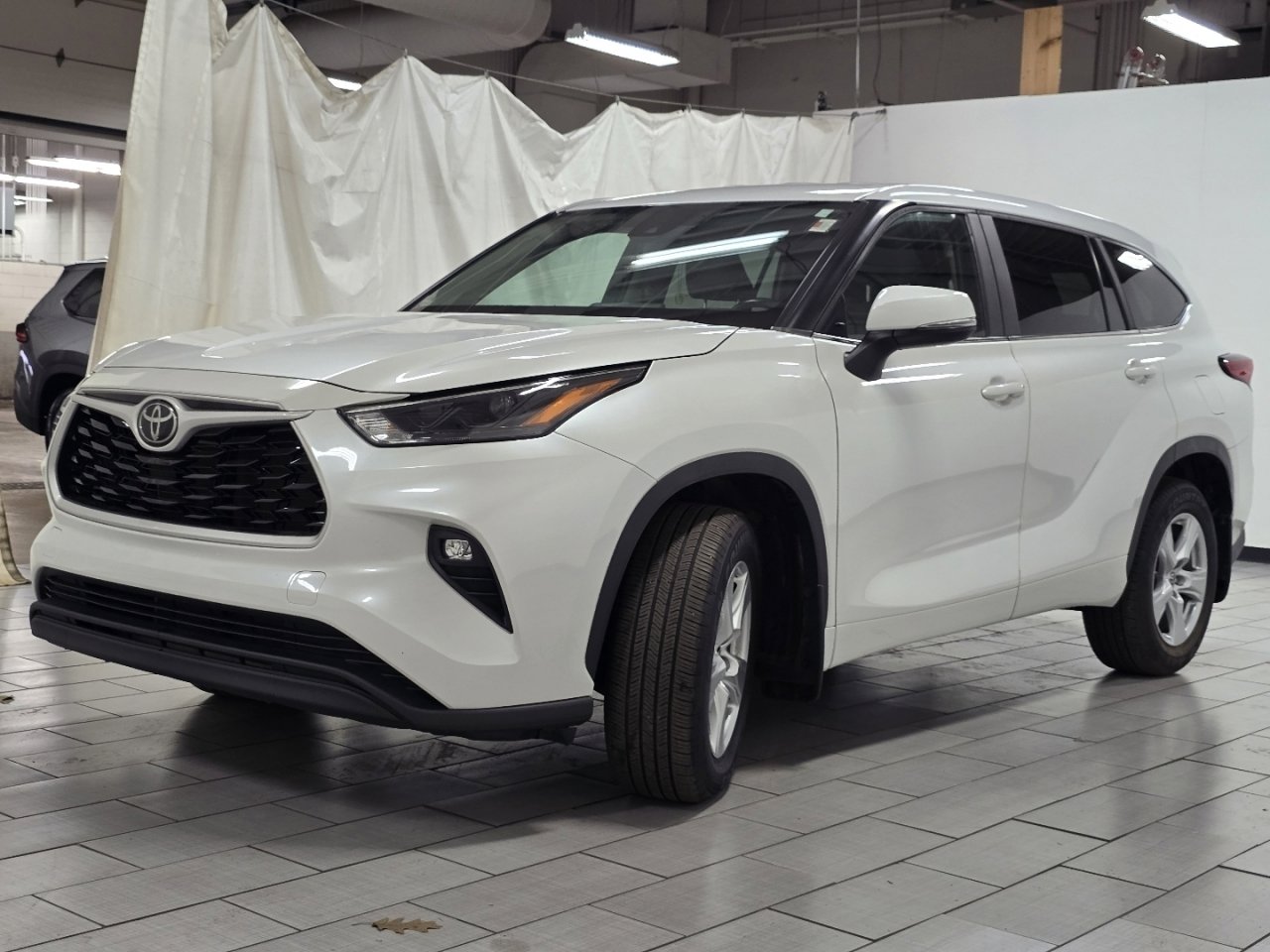 Certified 2023 Toyota Highlander LE image 11