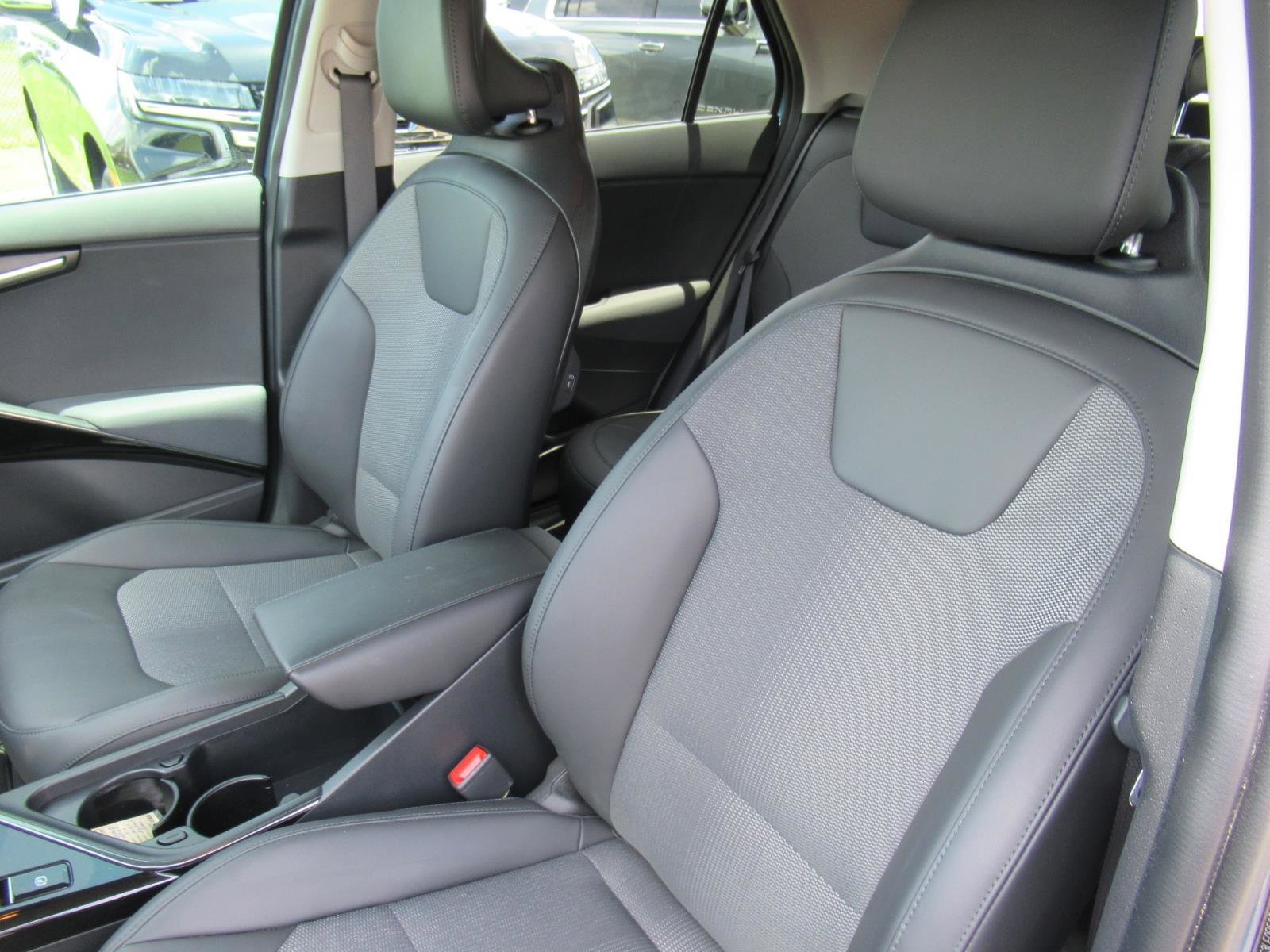 Used 2023 Kia Niro EX FWD image 18