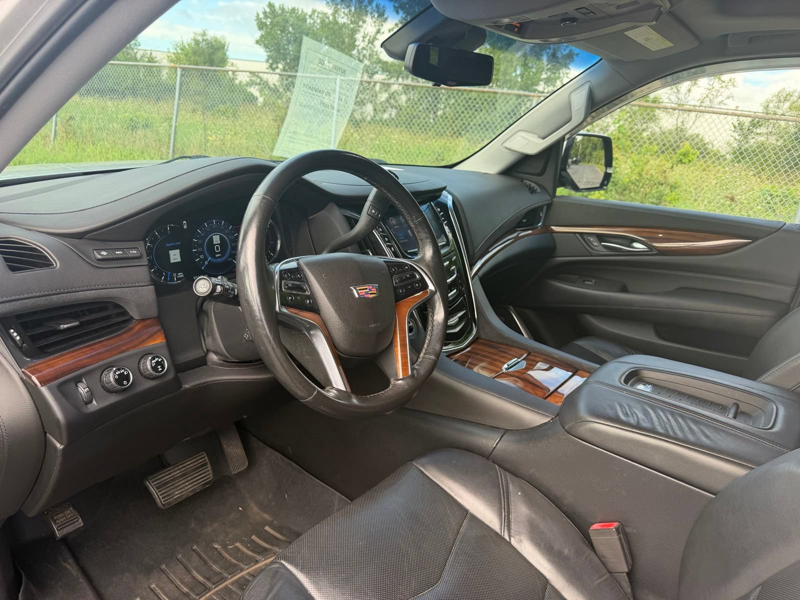 Used 2017 Cadillac Escalade Luxury AWD/4WD image 18