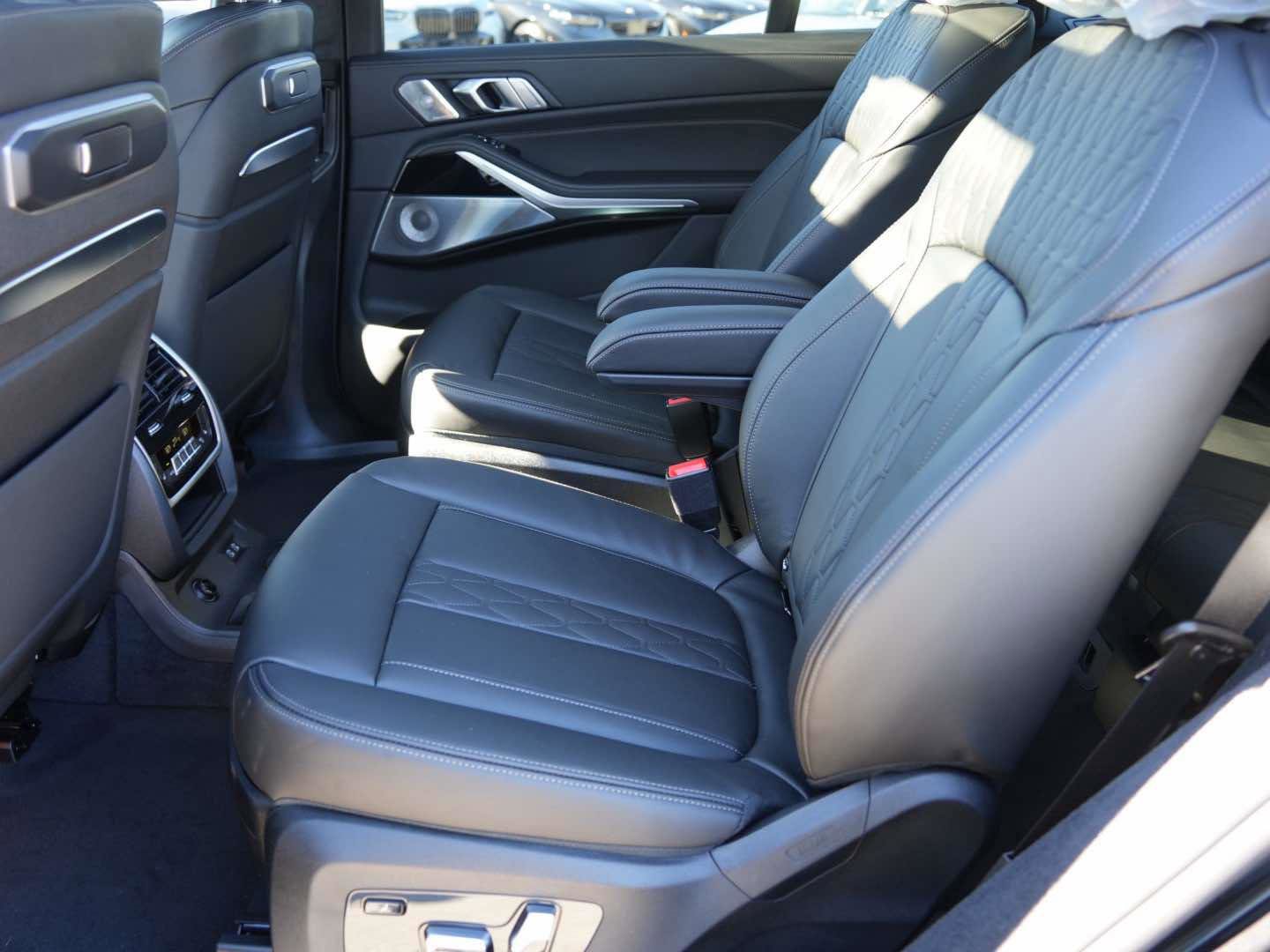 New 2026 BMW ALPINA XB7 image 11