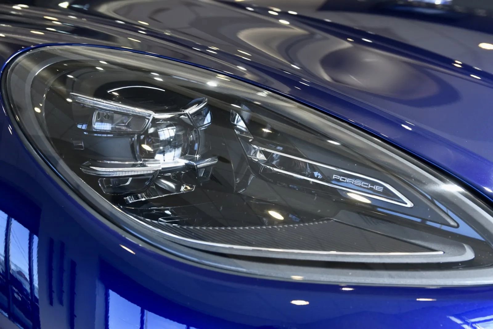 Used 2023 Porsche Macan image 9