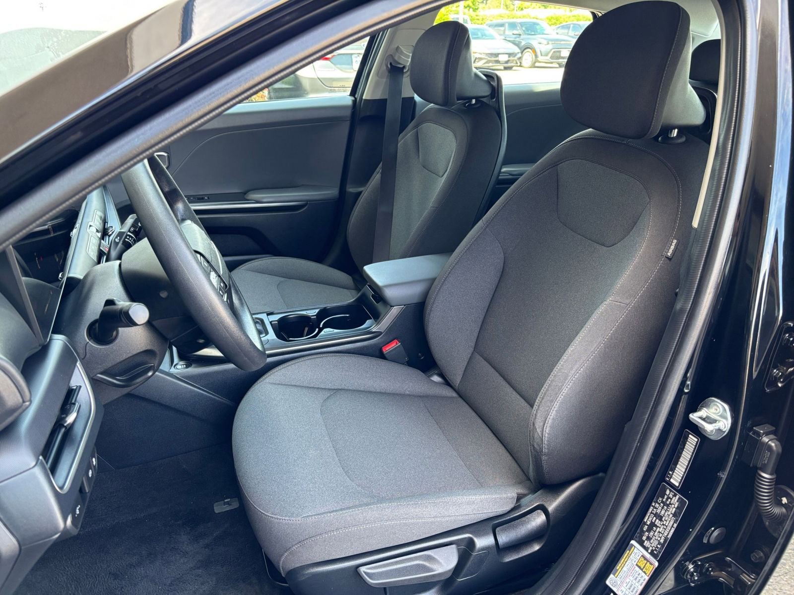 Used 2025 Kia K4 LXS image 36