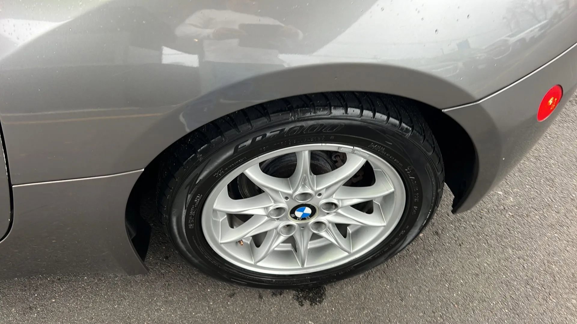 Used 2004 BMW Z4 2.5i image 11