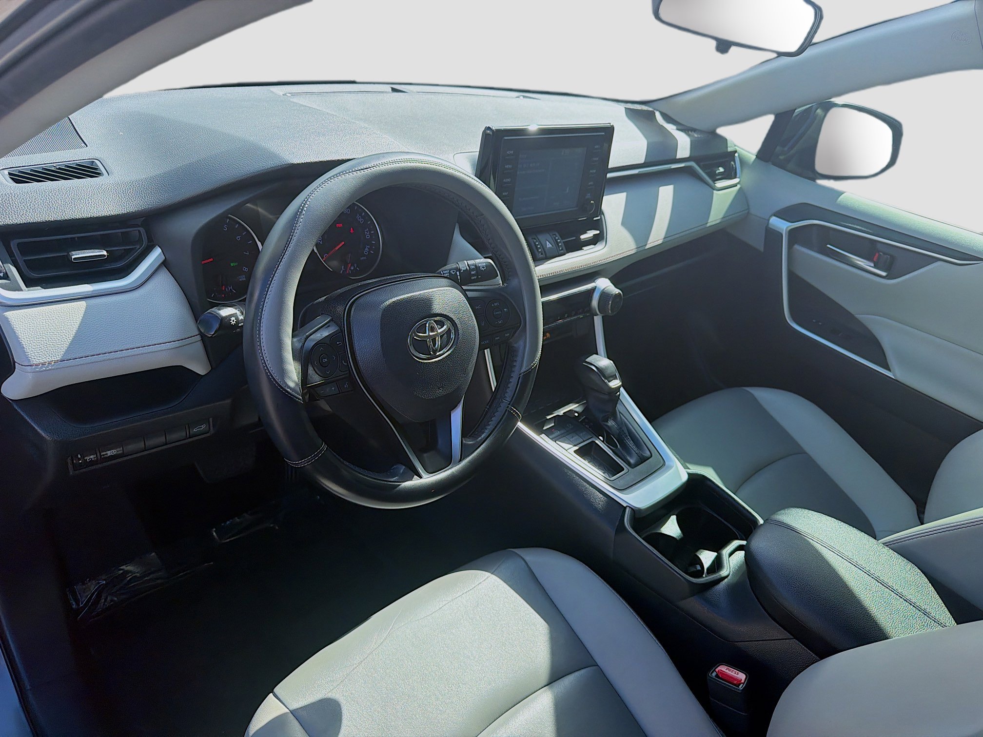 Used 2019 Toyota RAV4 XLE Premium FWD image 9