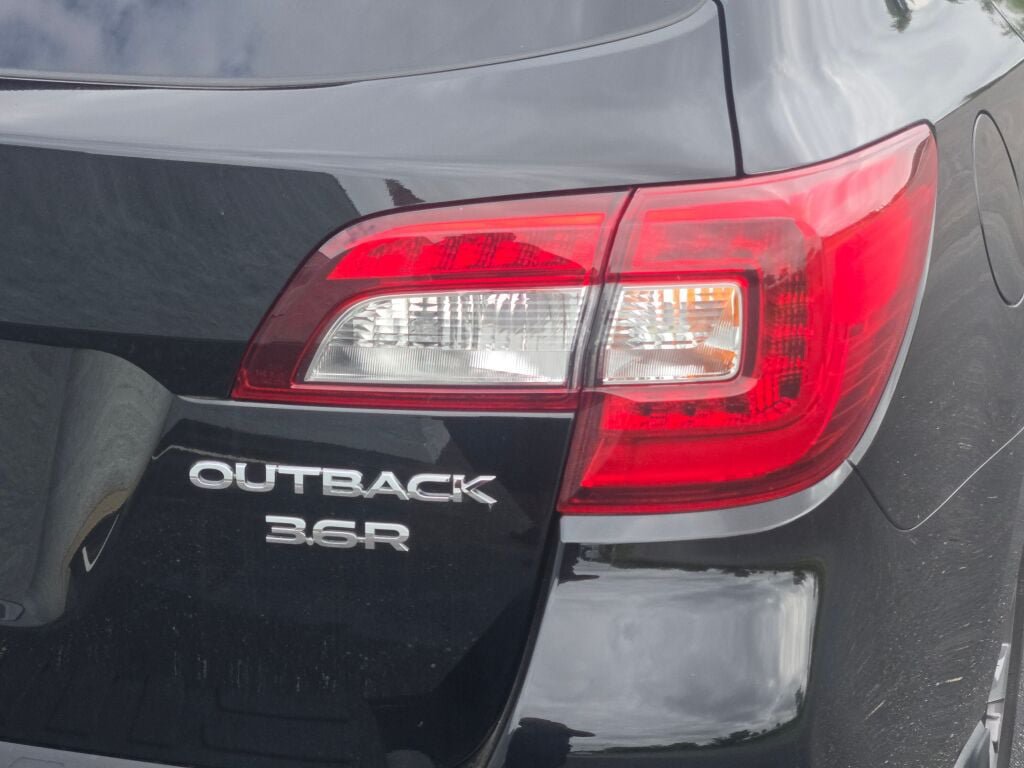 Used 2019 Subaru Outback 3.6R Touring AWD/4WD image 12
