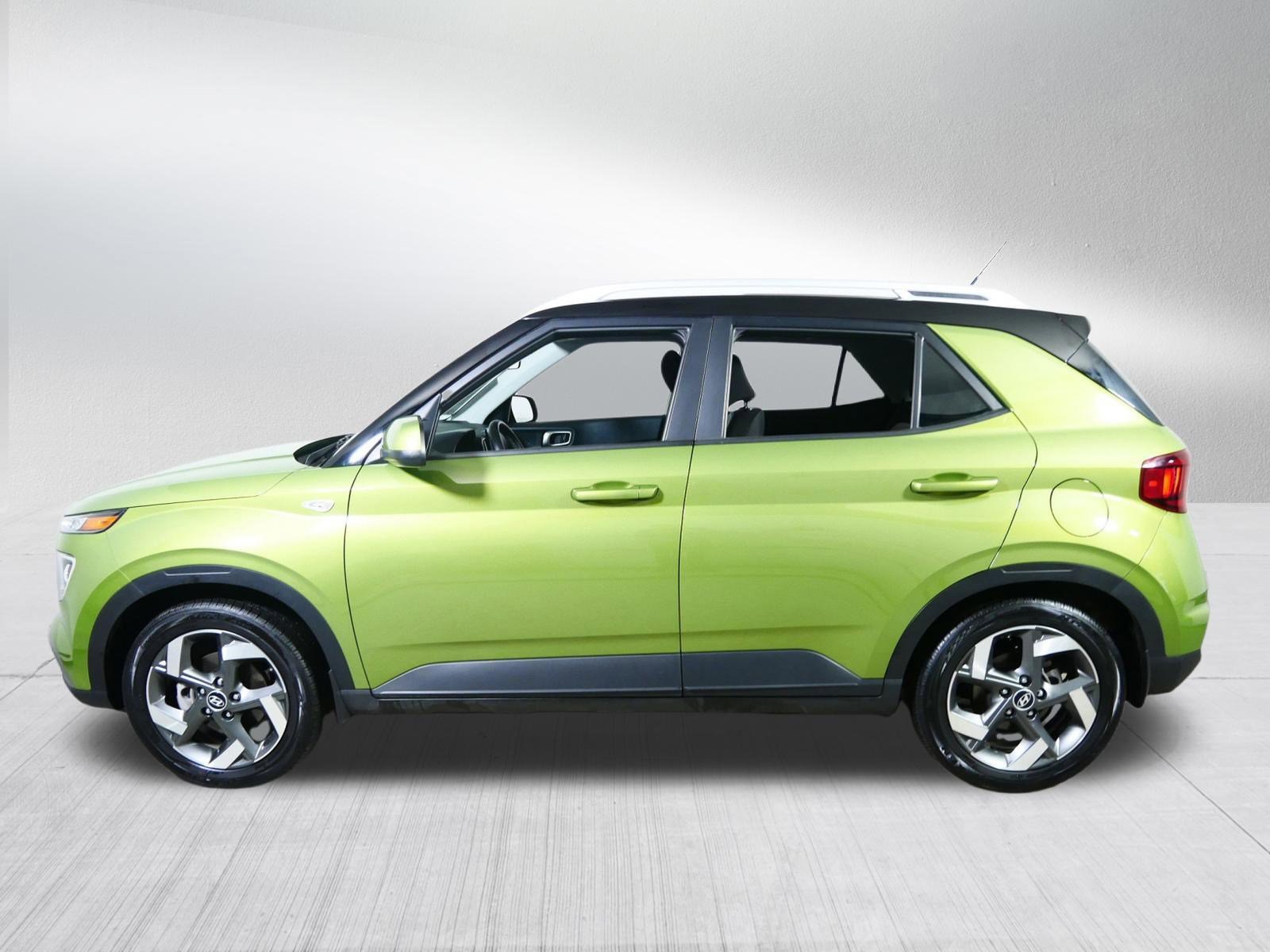 Used 2023 Hyundai Venue SEL image 4