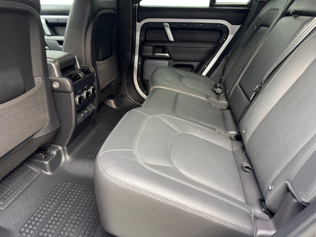 Used 2023 Land Rover Defender 110 V8 AWD/4WD image 35