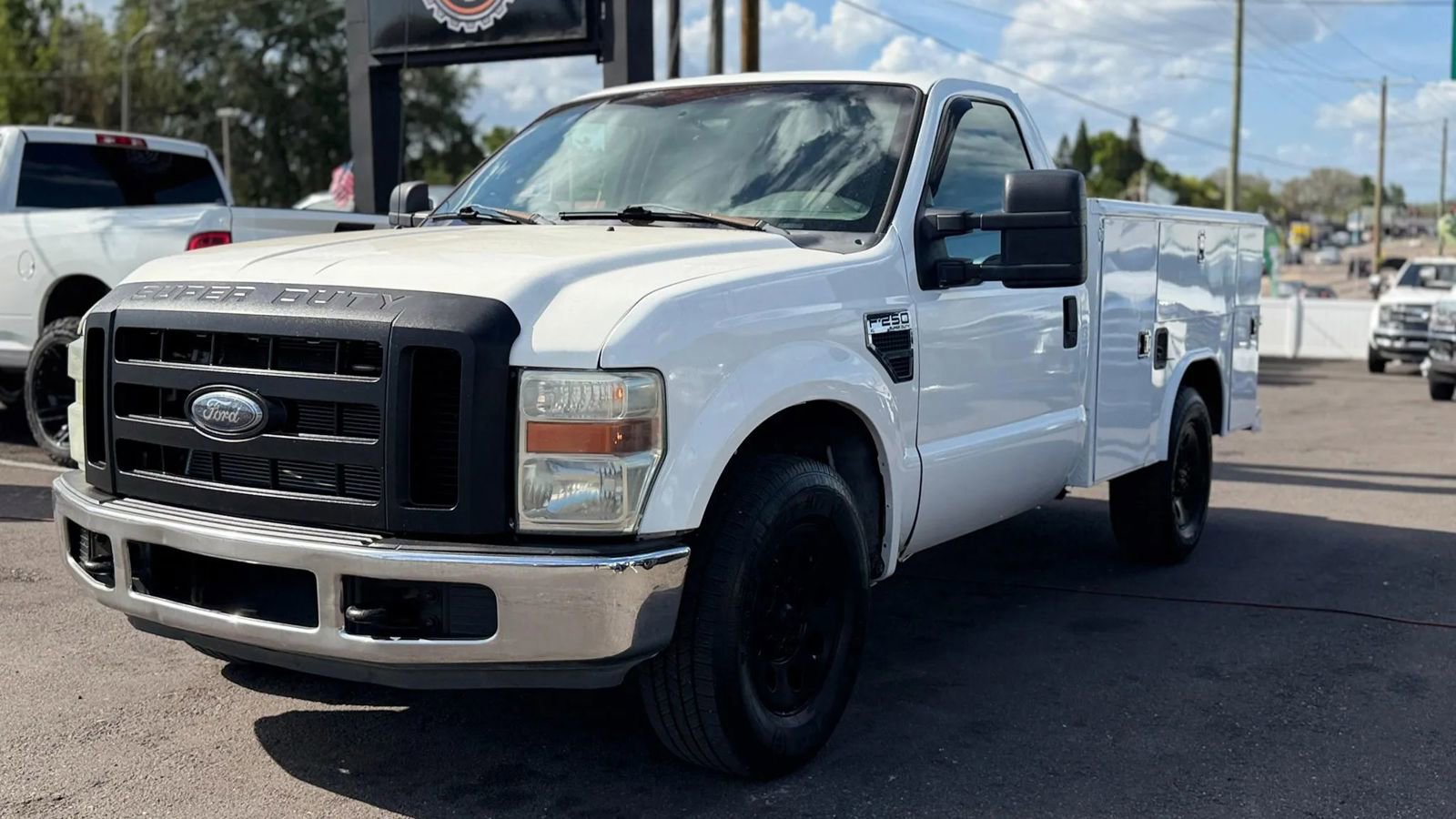 Used 2010 Ford F250 XL image 1
