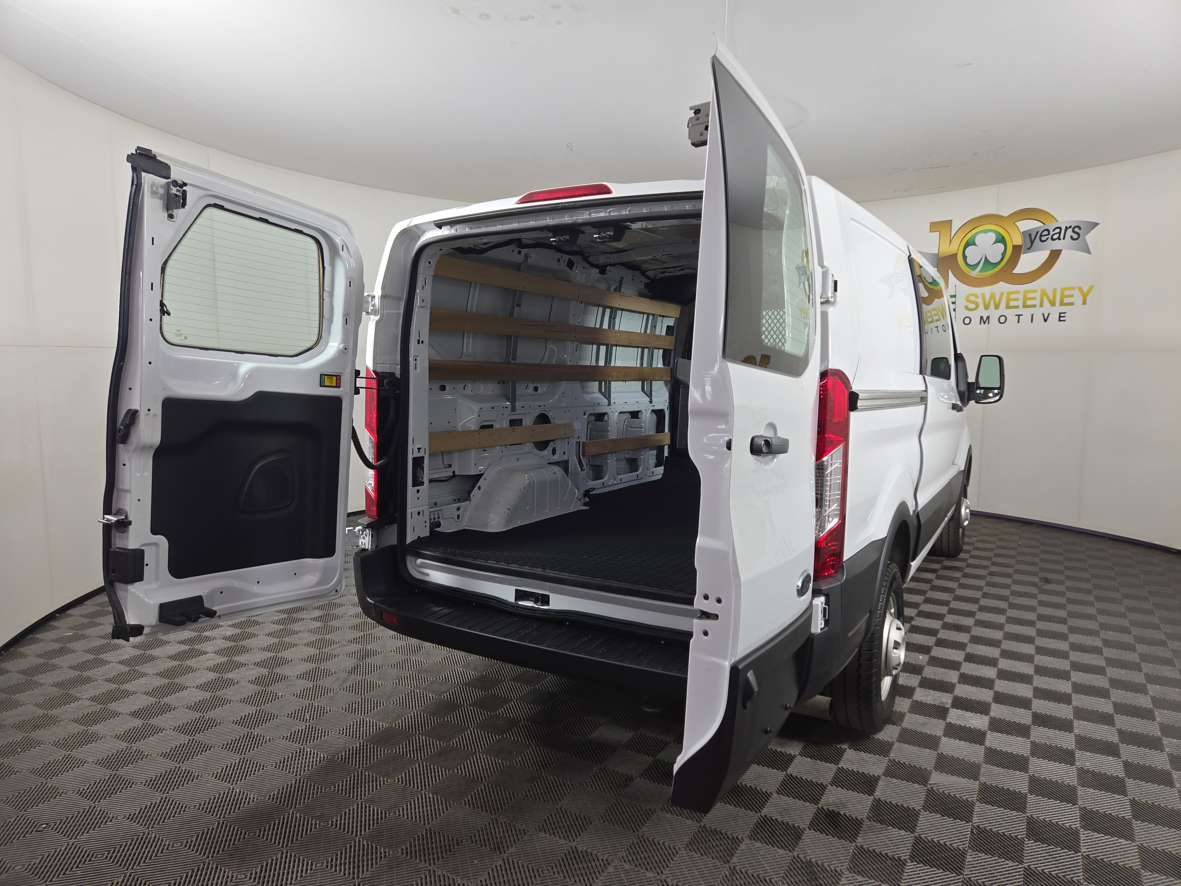 Used 2024 Ford Transit 250 Low Roof AWD w/ Exterior Upgrade Package image 27