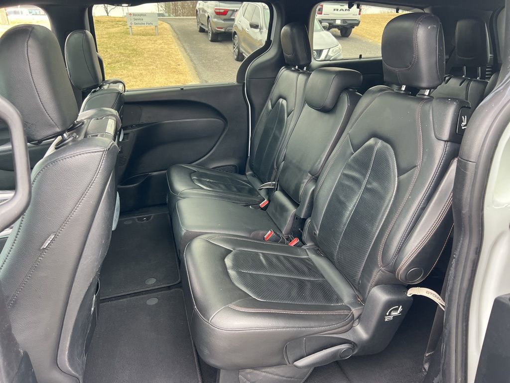 Used 2020 Chrysler Pacifica Touring-L image 26