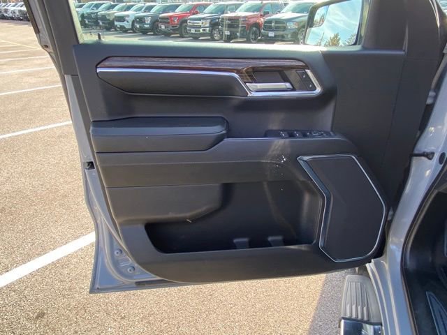 Used 2024 GMC Sierra 1500 SLE w/ Preferred Package image 11