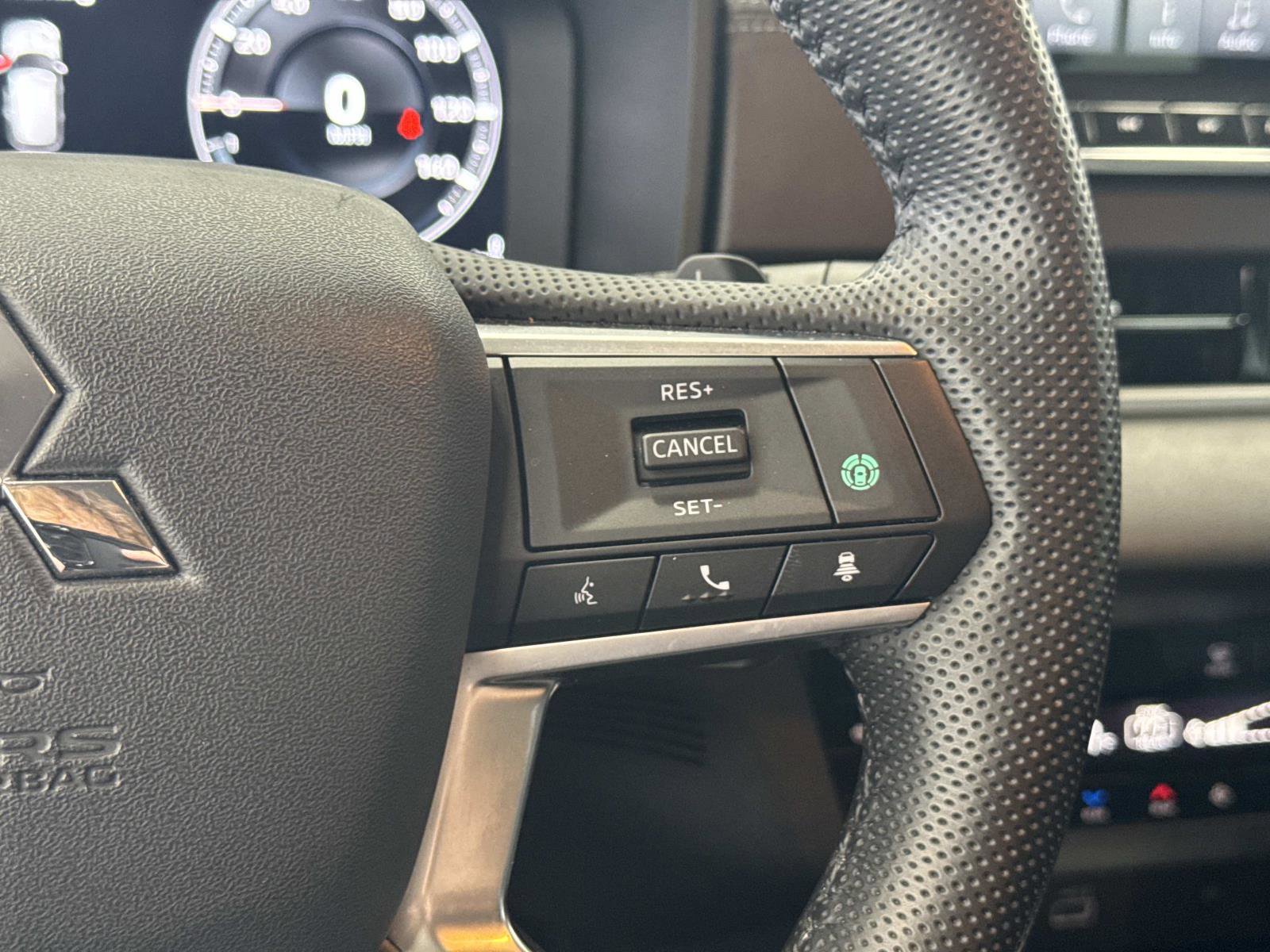 Used 2023 Mitsubishi Outlander SEL FWD image 30