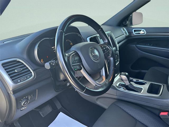 Used 2021 Jeep Grand Cherokee Laredo AWD/4WD image 22