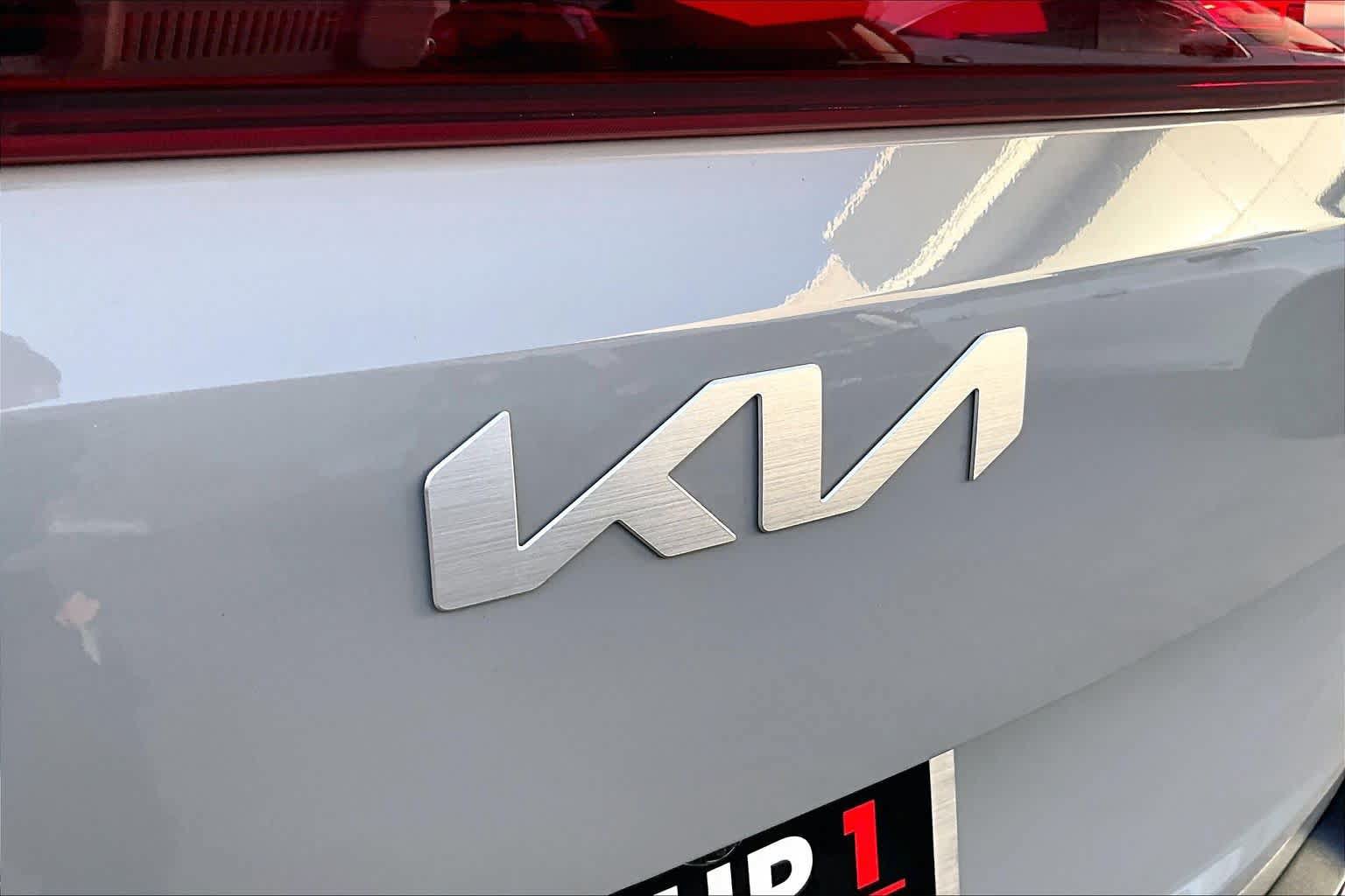 Used 2026 Kia Carnival EX FWD image 10