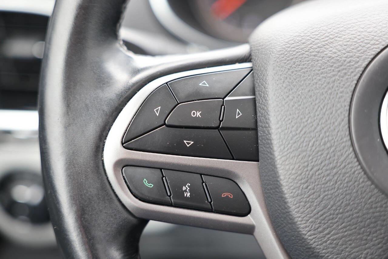 Used 2019 Jeep Cherokee Limited image 22