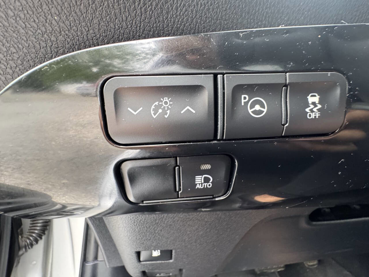 Used 2019 Toyota Prius LE AWD/4WD image 45