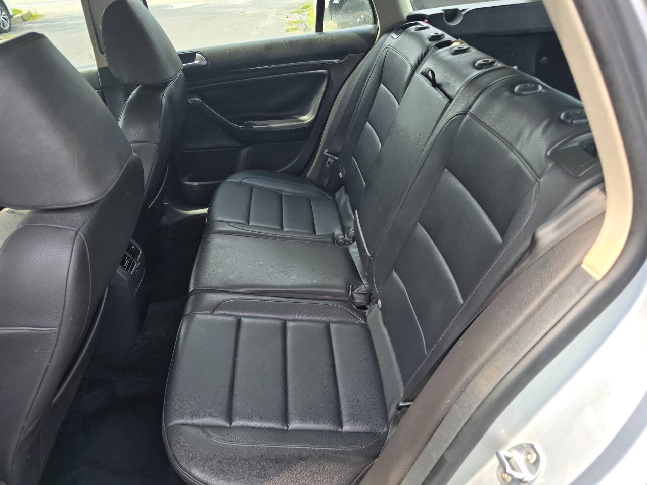 Used 2011 Volkswagen Jetta TDI FWD image 18