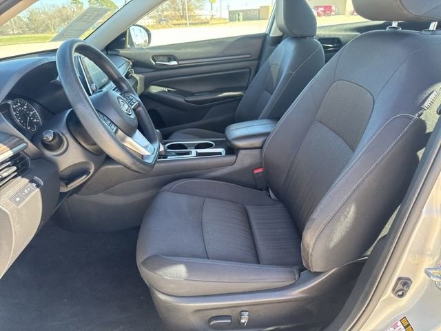Used 2024 Nissan Altima 2.5 SV image 2