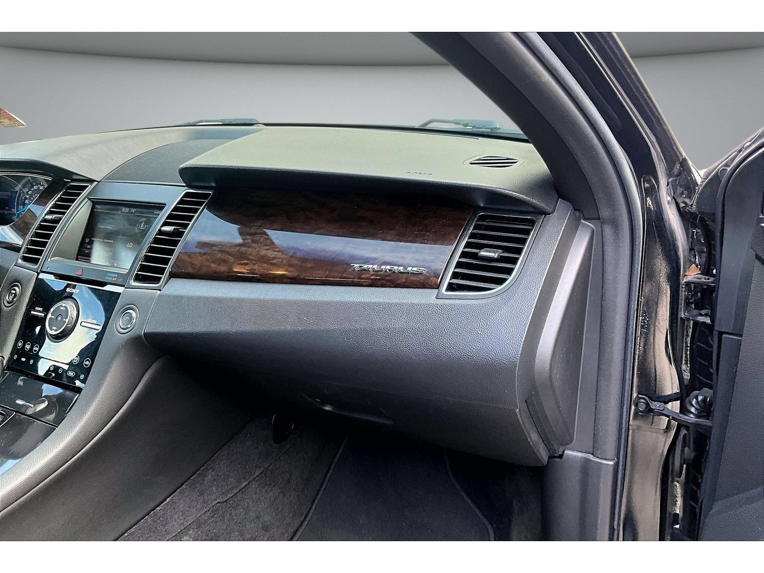 Used 2013 Ford Taurus Limited FWD image 49
