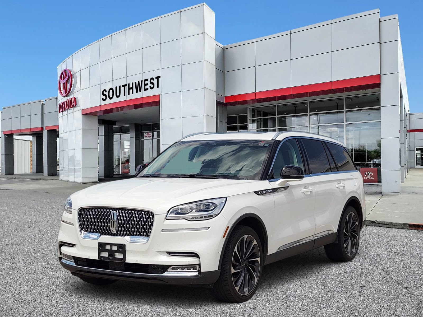 Used 2020 Lincoln Aviator Reserve w/ Equipment Group 202A AWD/4WD image 2