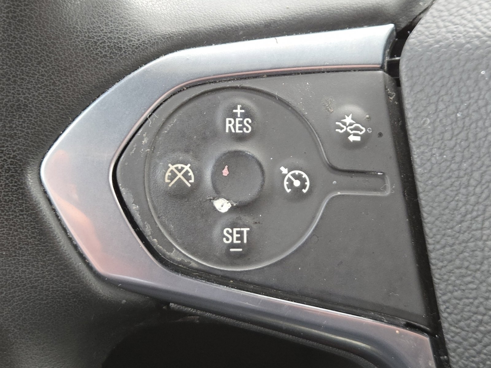 Used 2023 Chevrolet Traverse LT FWD image 33