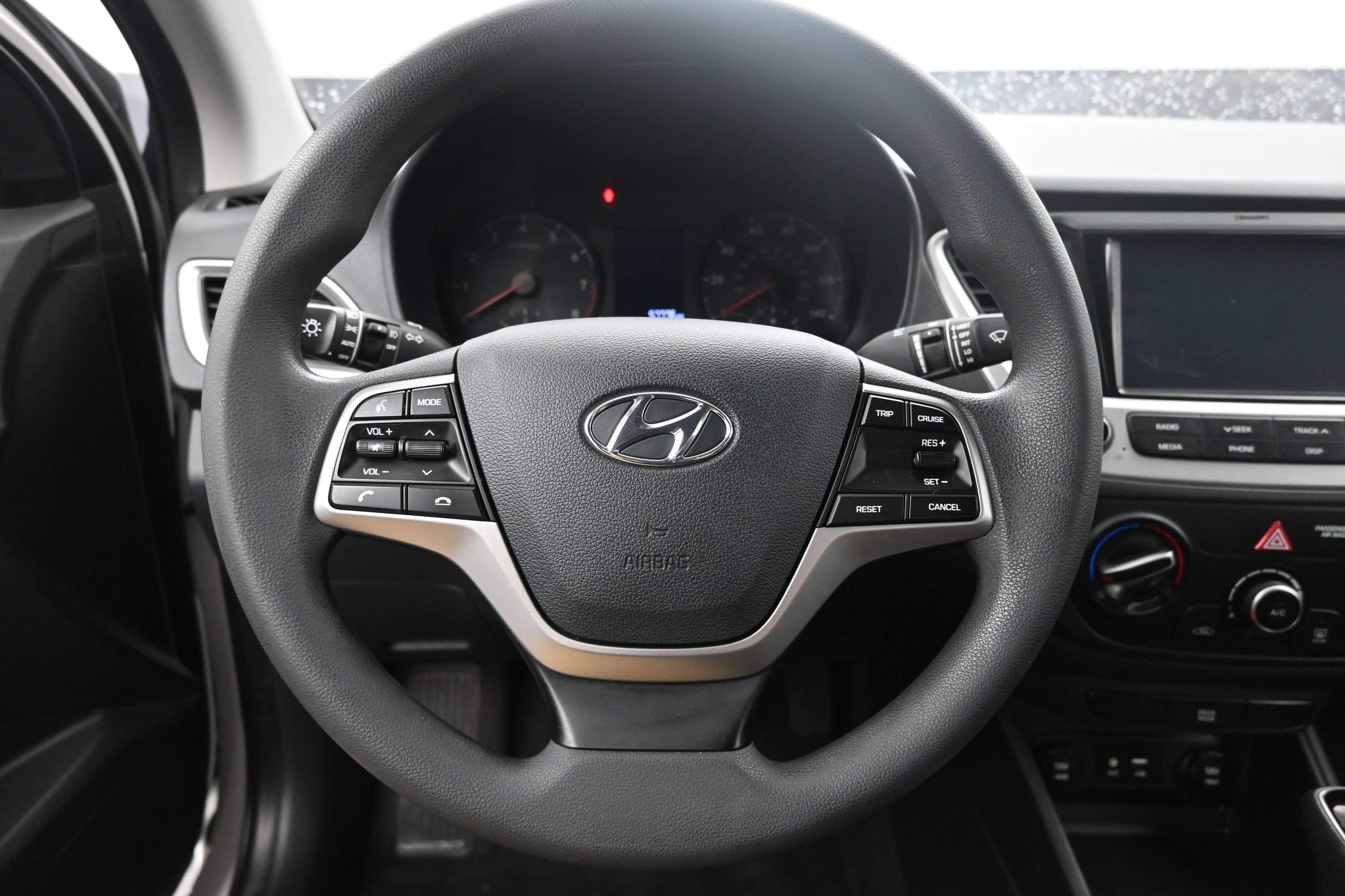 Used 2022 Hyundai Accent SEL FWD image 13