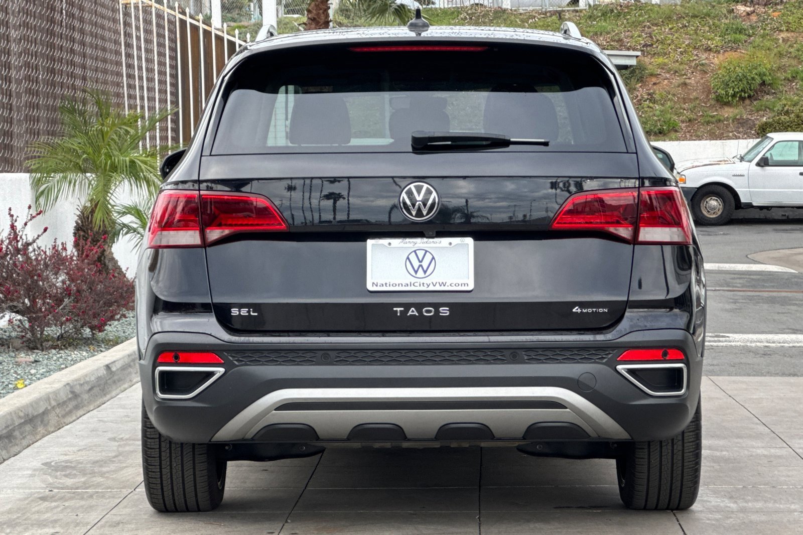 Certified 2022 Volkswagen Taos SEL w/ Panoramic Sunroof Package image 6