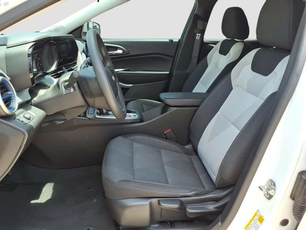 Used 2025 Chevrolet Trax LS w/ LS Convenience Package FWD image 20