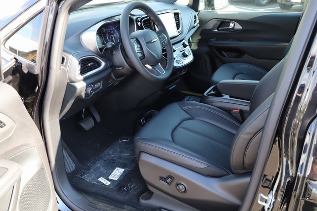New 2026 Chrysler Pacifica Select image 12