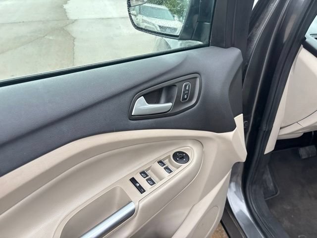 Used 2019 Ford Escape SE FWD image 18