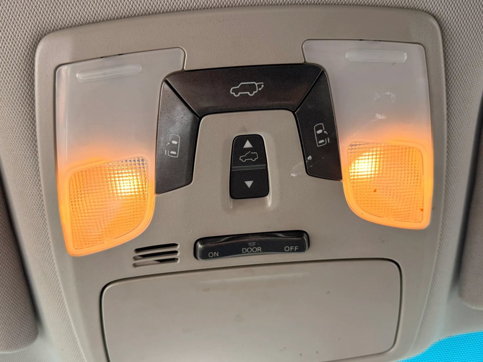 Used 2015 Toyota Sienna SE w/ SE Preferred Package FWD image 34